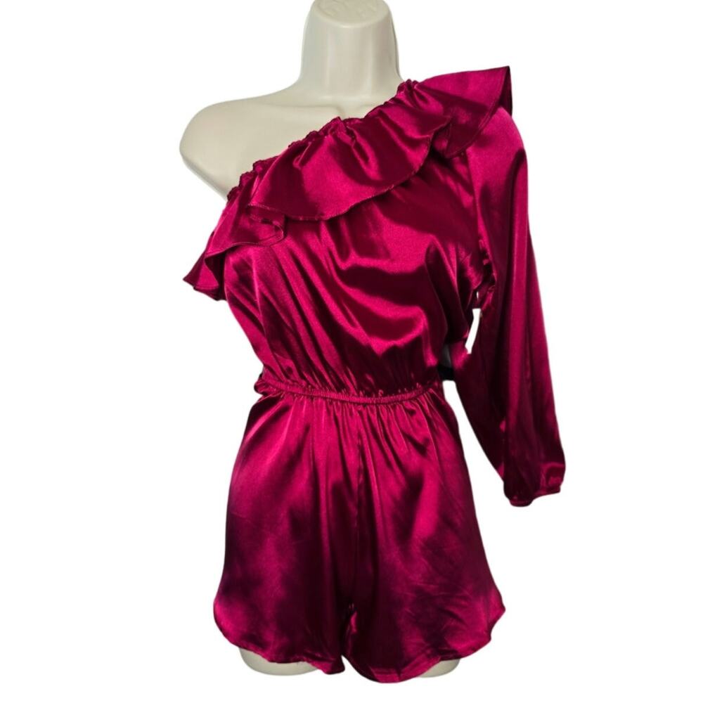 Steve Madden NWT Romper Size XS‎ Ruffle One Shoulder Fuchsia